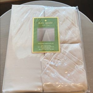 Kate Spade Nine Piece Tablecloth Set